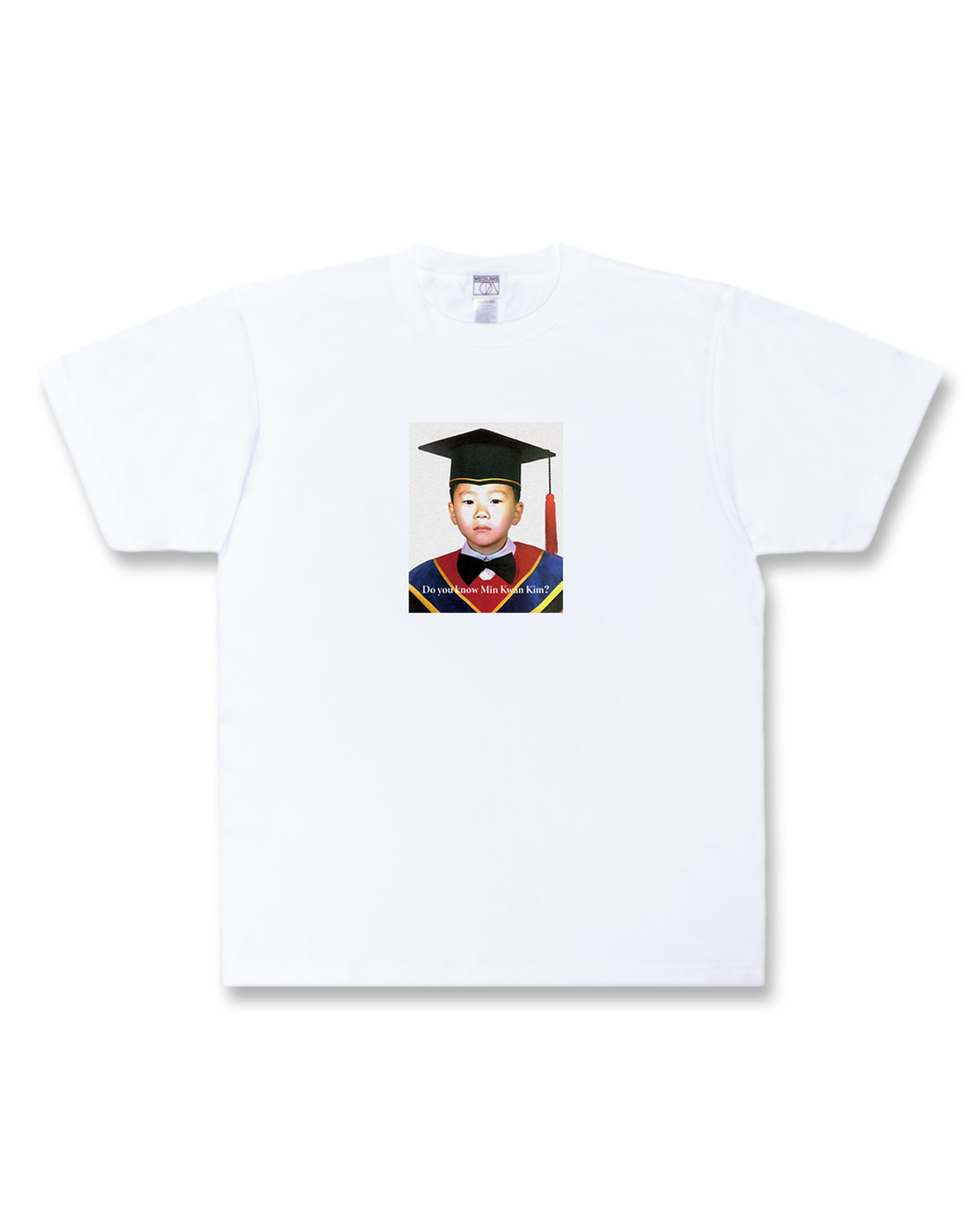 미디엄스(MEDIUMS) Graduation Photo Tee - White (Do you know Min Kwan Kim)