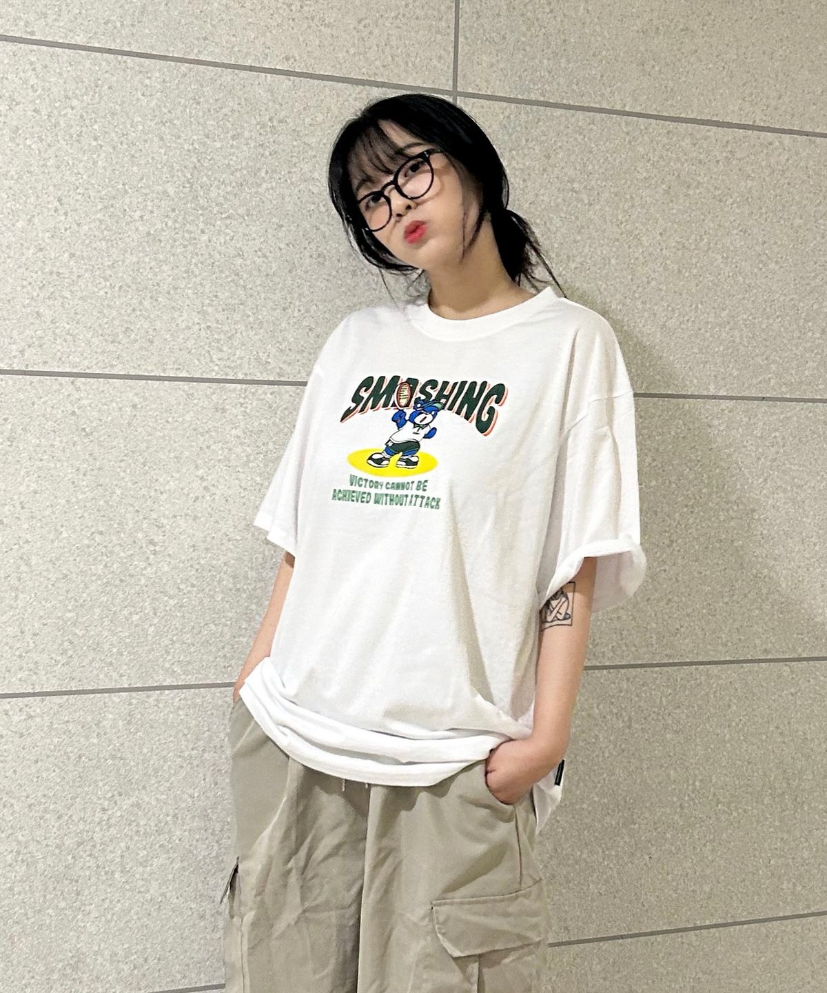 트립션(TRIPSHION) Smashing Bear 그래픽 티셔츠 - 8 컬러