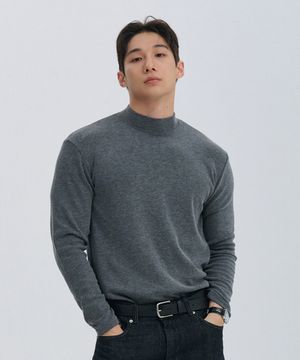 시그니처 모크넥 머슬핏 긴팔 티셔츠