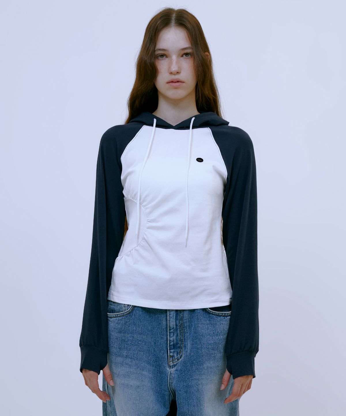 써틴먼스(13MONTH) Asymmetric Ruched Hoodie (NAVY)