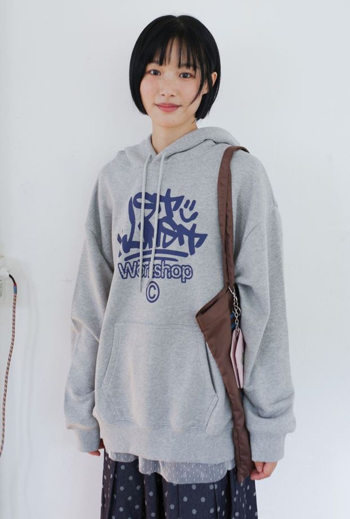 이스트쿤스트(ISTKUNST) IK TAG LOGO HOODIE_GREY(IK2EFMM415A)