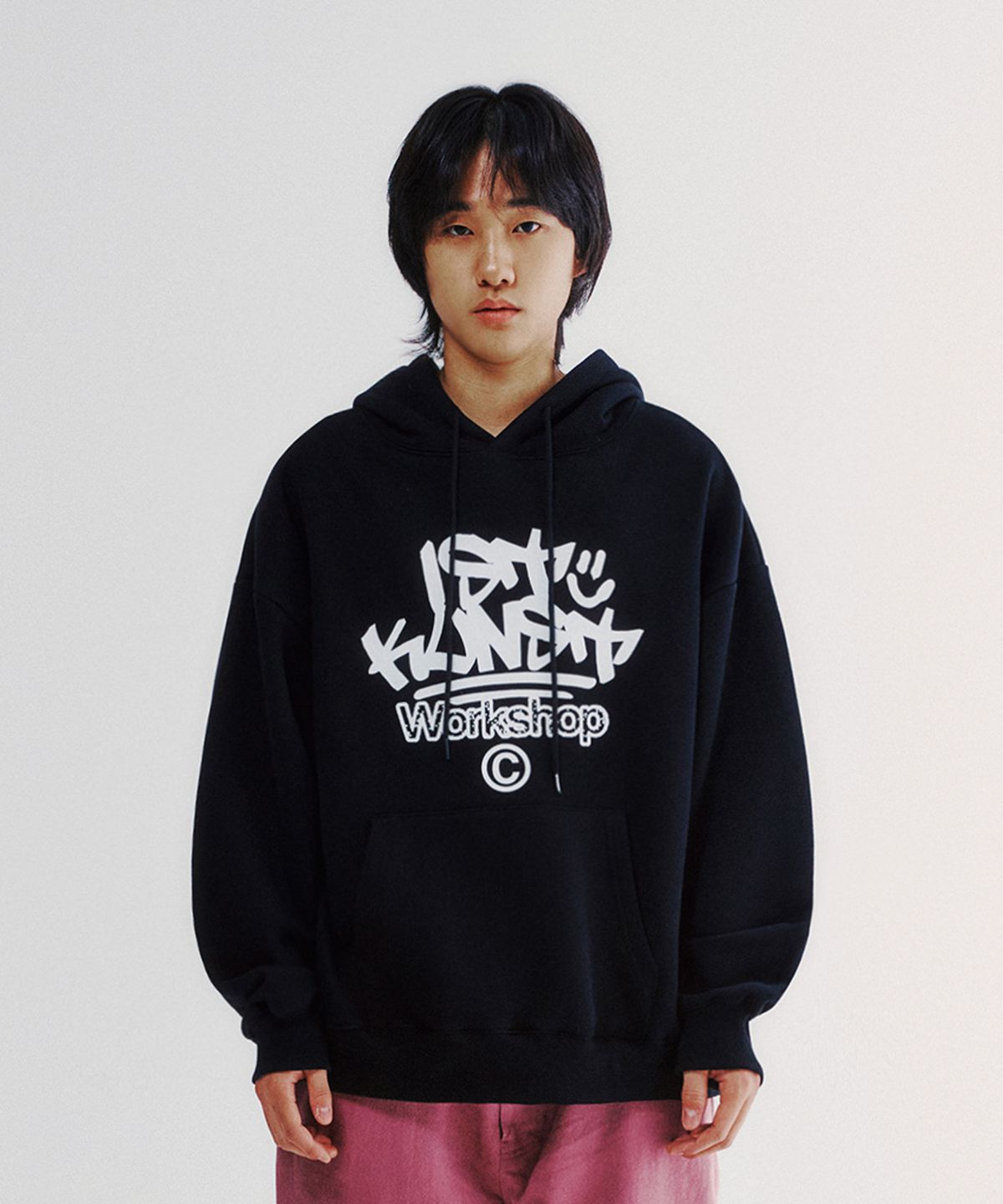 이스트쿤스트(ISTKUNST) IK TAG LOGO HOODIE_BLACK(IK2EFMM415A)