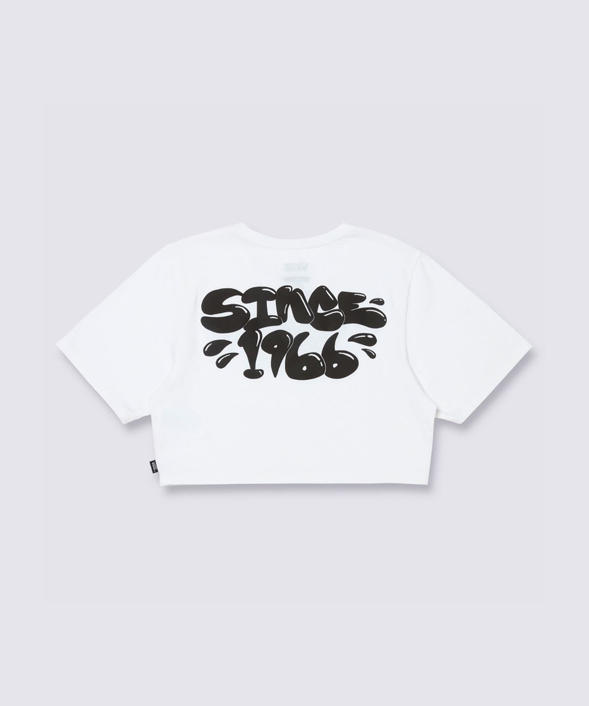 반스(VANS) 버스티드 타입 크루 크롭 반소매 티셔츠 - 화이트 / VN000HHUWHT1