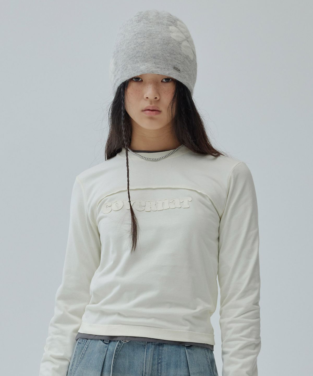 커버낫 우먼(COVERNAT WOMAN) 우먼 쿠퍼 로고 슬림핏 롱슬리브 Ivory
