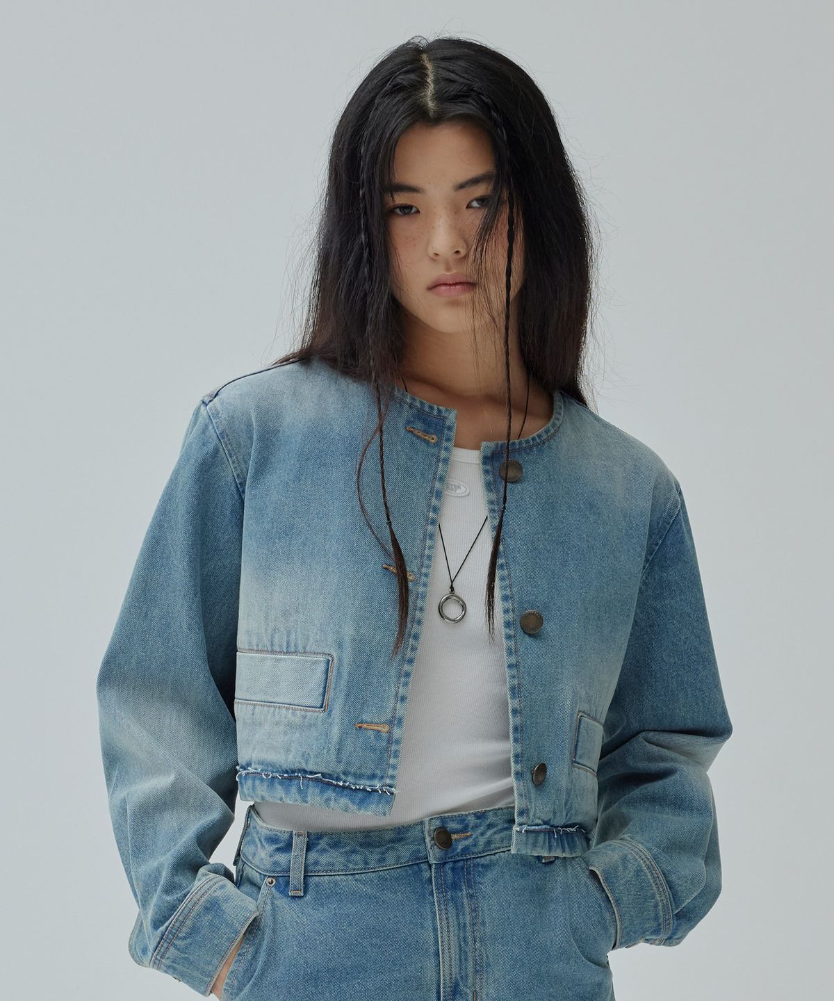 커버낫 우먼(COVERNAT WOMAN) 우먼 크롭 카라리스 데님 자켓 Blue