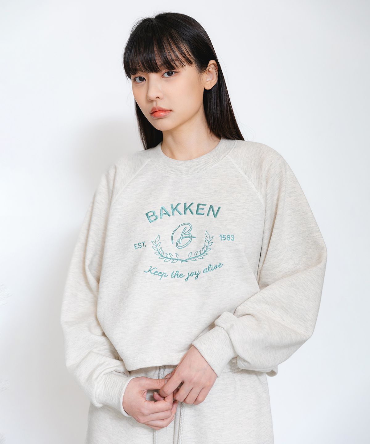 바켄(BAKKEN) Signature Logo Semi Crop 티셔츠 BK4998_오트밀