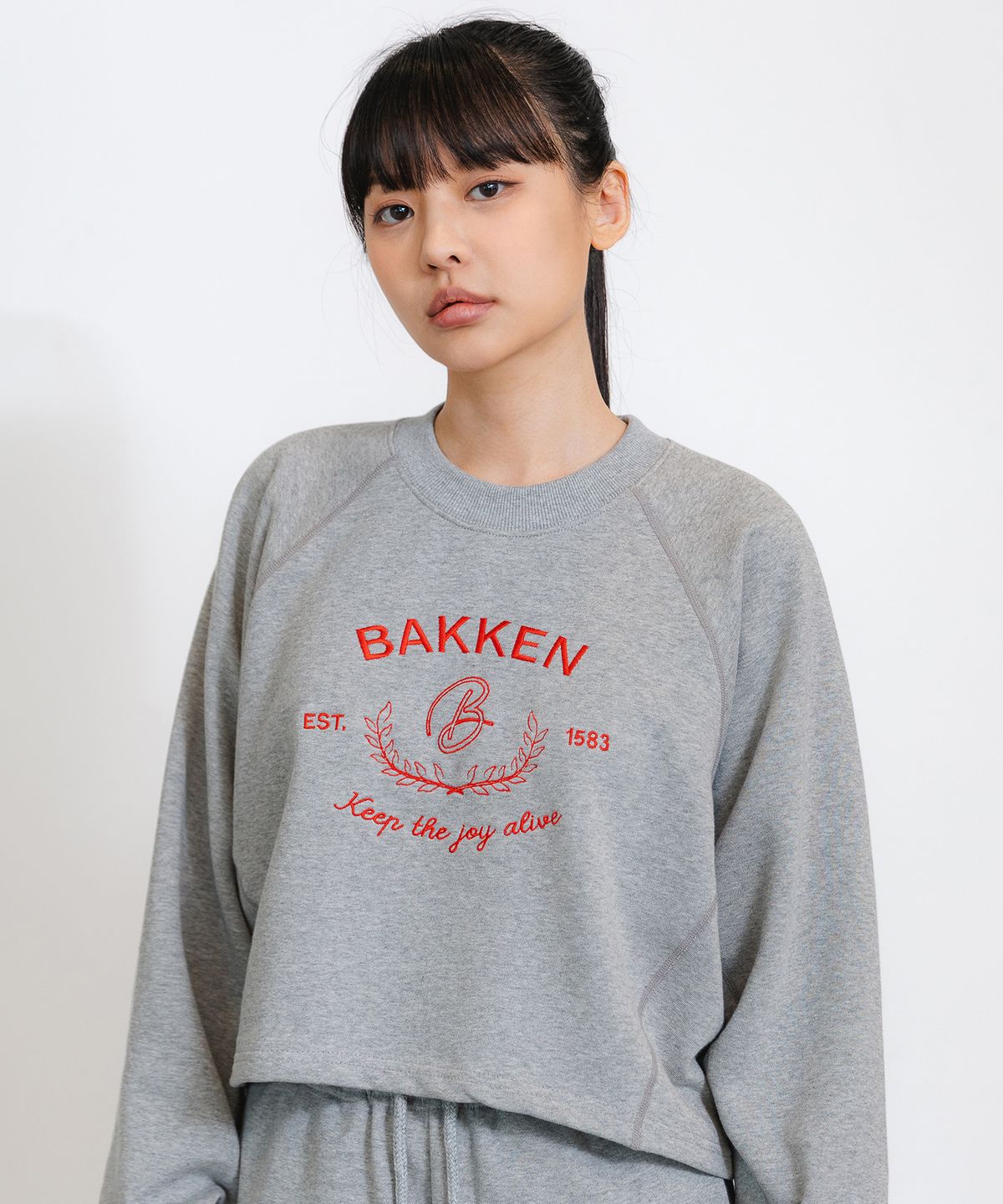 바켄(BAKKEN) Signature Logo Semi Crop 티셔츠 BK4998_그레이