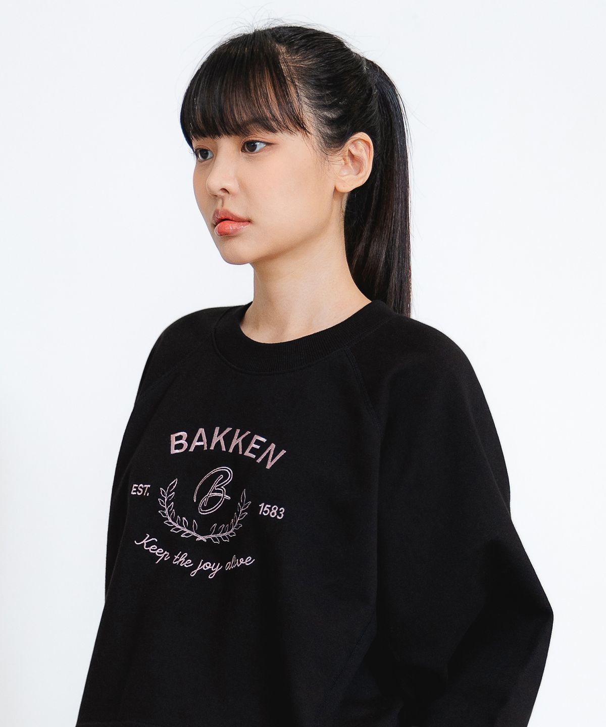 바켄(BAKKEN) Signature Logo Semi Crop 티셔츠 BK4998_블랙
