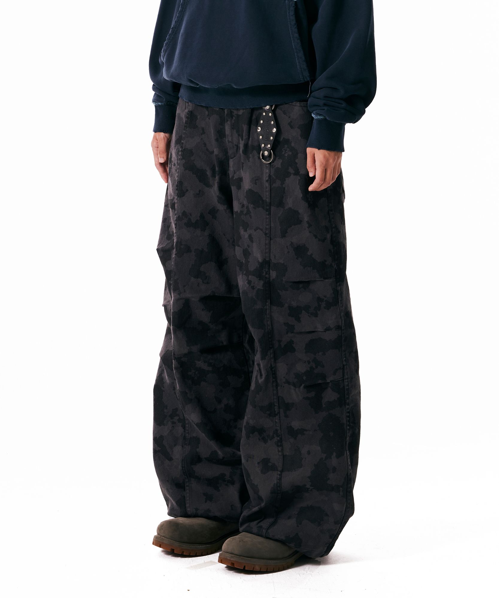 ★AAKAM★ Knee Pin-tuck Camouflage Twill Pants MUSINSA | AAKAM Knee Pin-tuck Camouflage Twill Pants (Black)