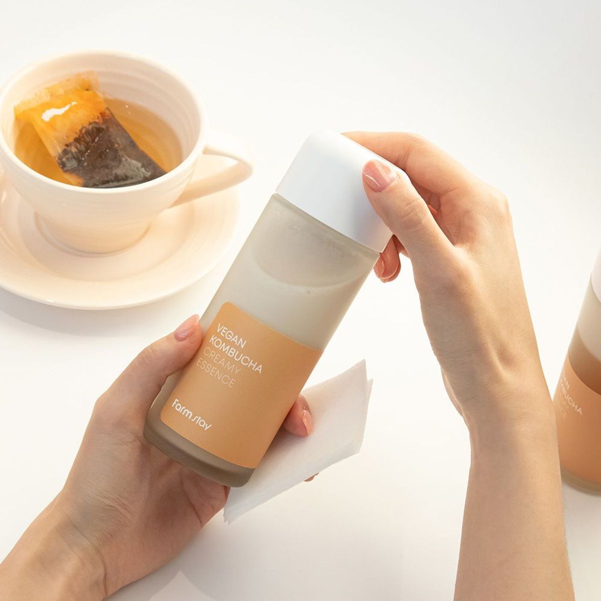 팜스테이(FARMSTAY) 비건 콤부차 크리미 에센스 140ml