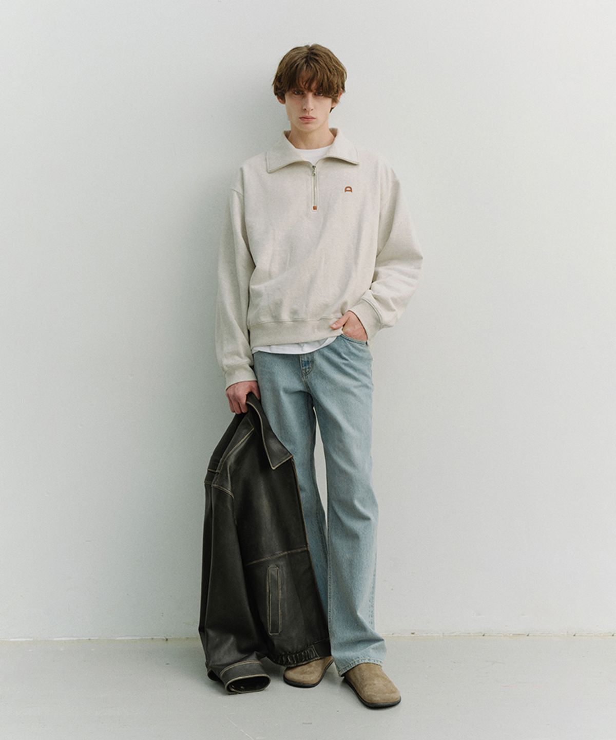 던스트 포 맨(DUNST FOR MEN) LEATHER LOGO HALF ZIP-UP SWEATSHIRT_UNISEX_UDTS6A107_OATMEAL MELANGE