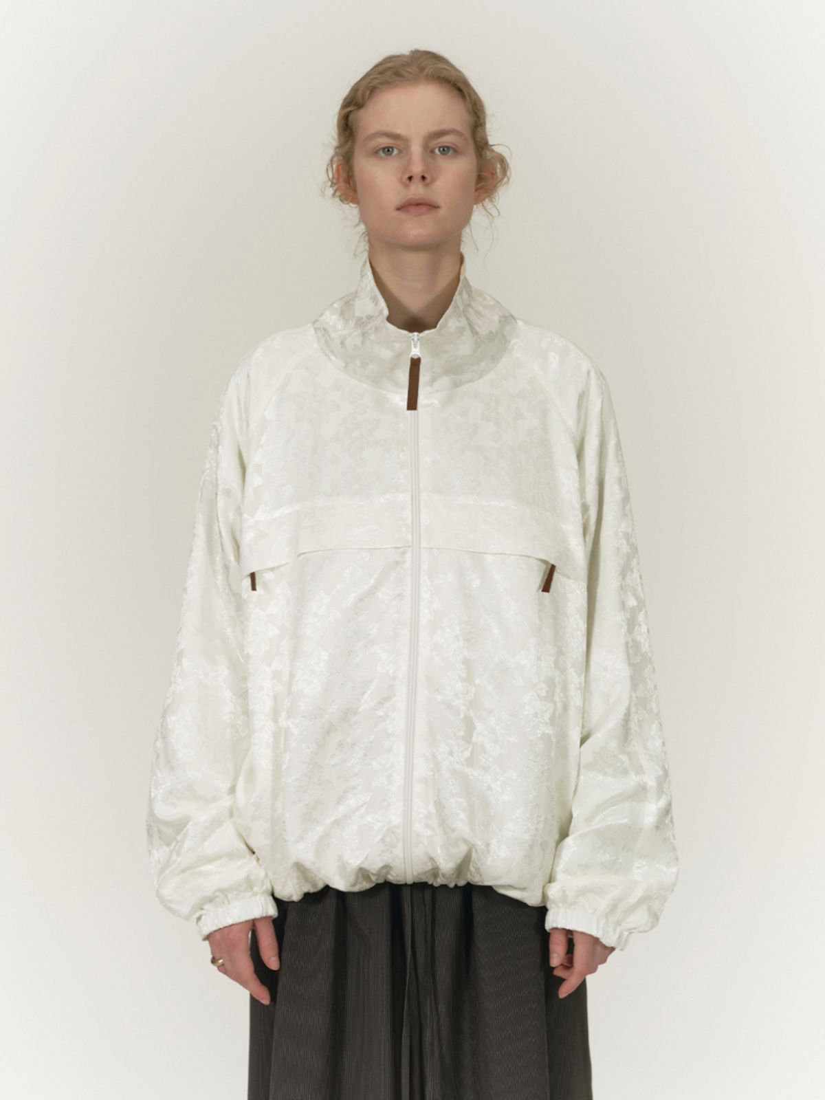 솔티페블(SALTY PEBBLE) FLOWER JACQUARD JUMPER [WHITE]