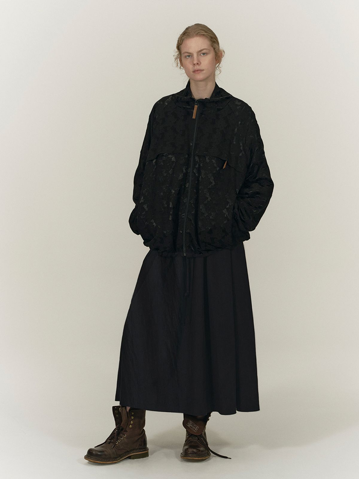 솔티페블(SALTY PEBBLE) FLOWER JACQUARD JUMPER [BLACK]