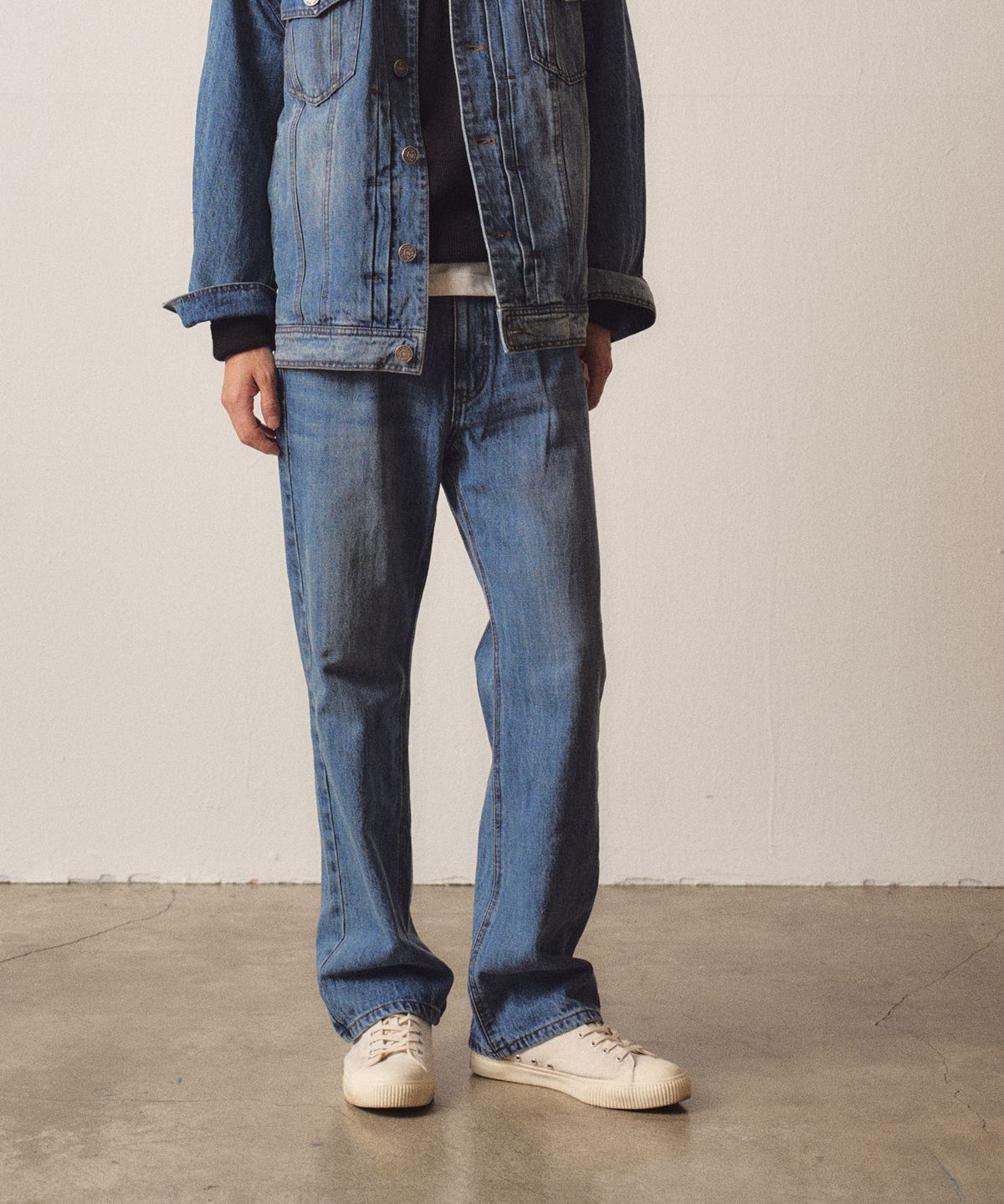 이지오(EZIO) Blue Washed Denim Pants