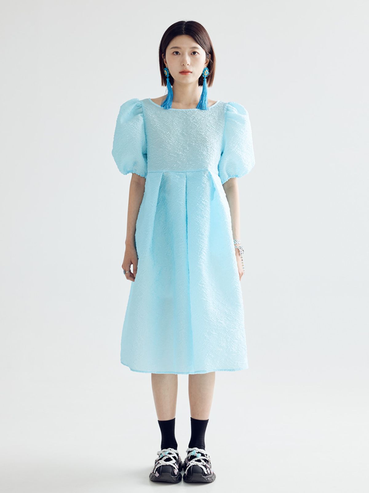 봄날 부티크(BOMNAL BOUTIQUE) 아이리스 볼륨 퍼프 미디 드레스 _ 스카이