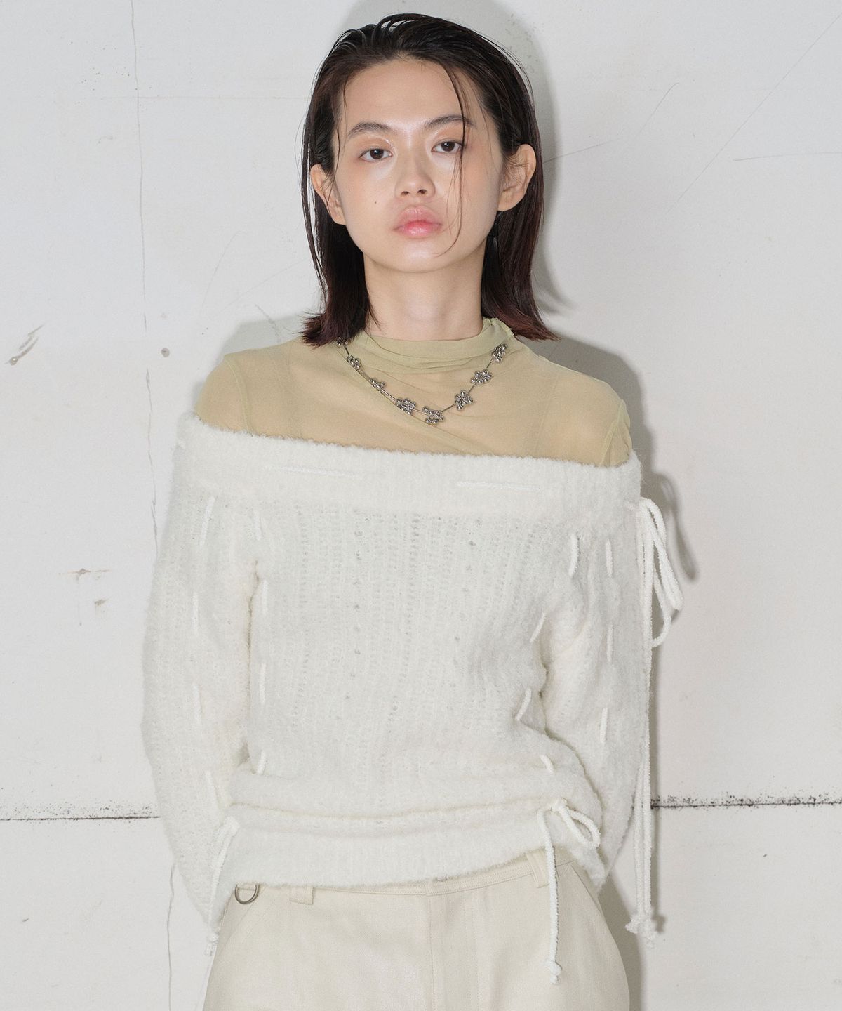 타입서비스(TYPESERVICE) Off Shoulder Strap Knit [Ivory]