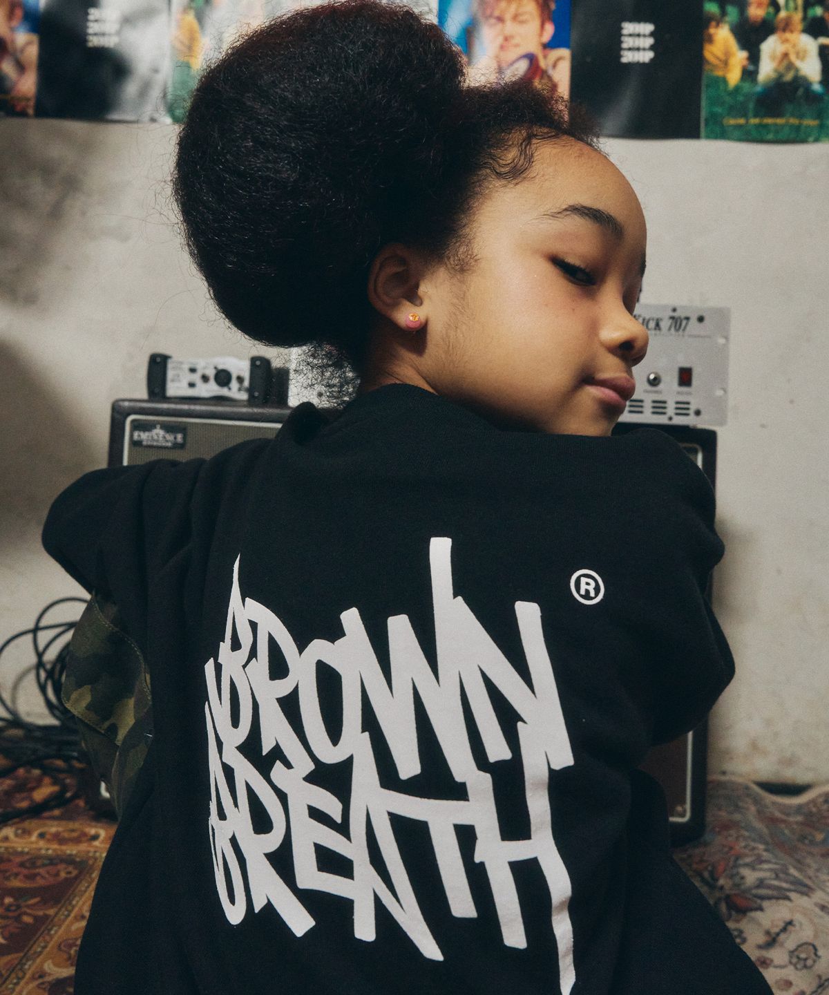 브라운브레스 키즈(BROWNBREATH KIDS) KIDS TAG CREWNECK - BLACK
