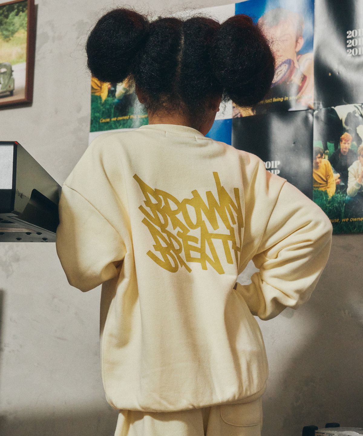 브라운브레스 키즈(BROWNBREATH KIDS) KIDS TAG CREWNECK - CREAM