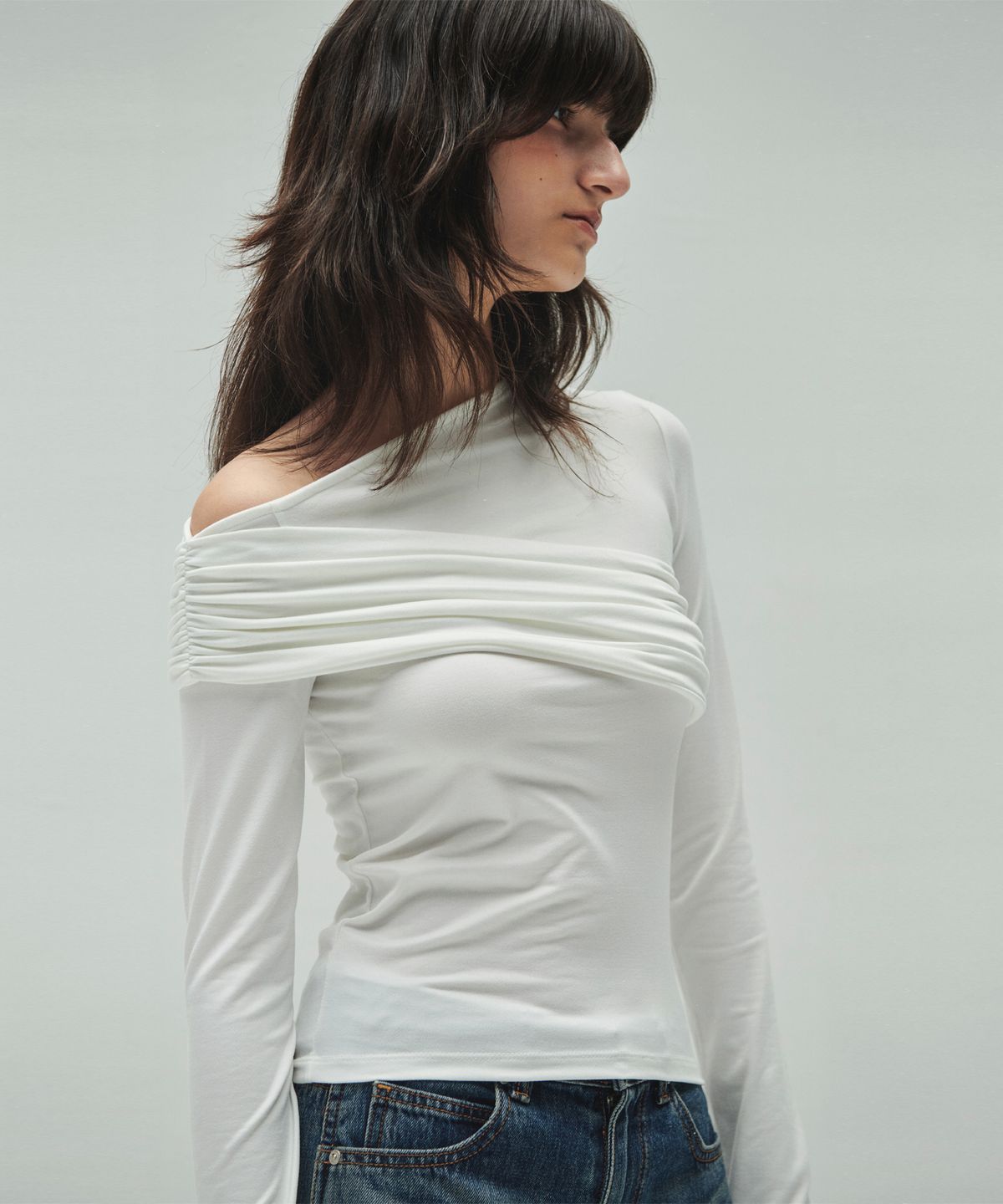 다이애그널(DIAGONAL) ONE OFF SHOULDER TOP (white) - 사이즈 & 후기 | 무신사