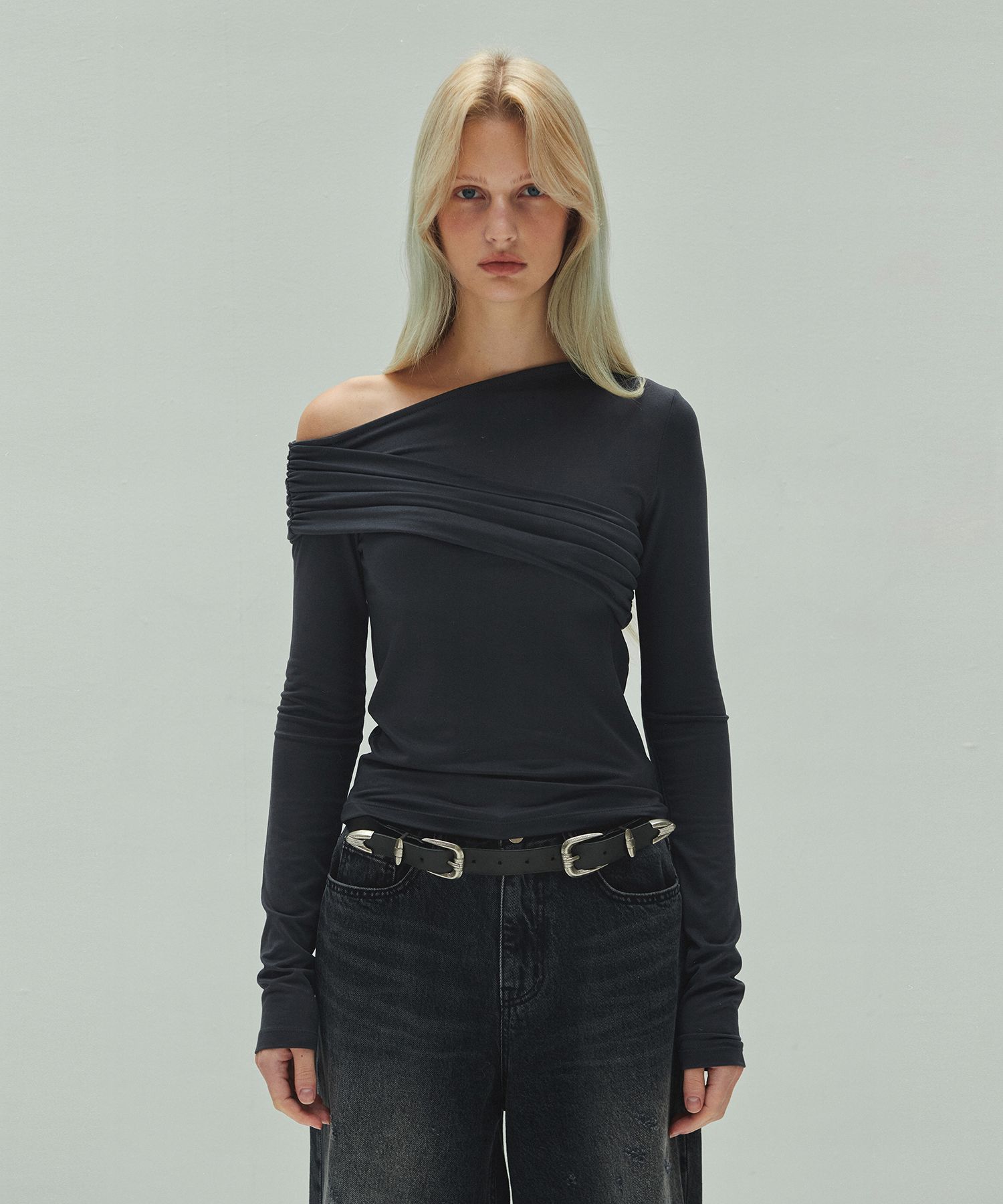MUSINSA | DIAGONAL ONE OFF SHOULDER TOP (grey)