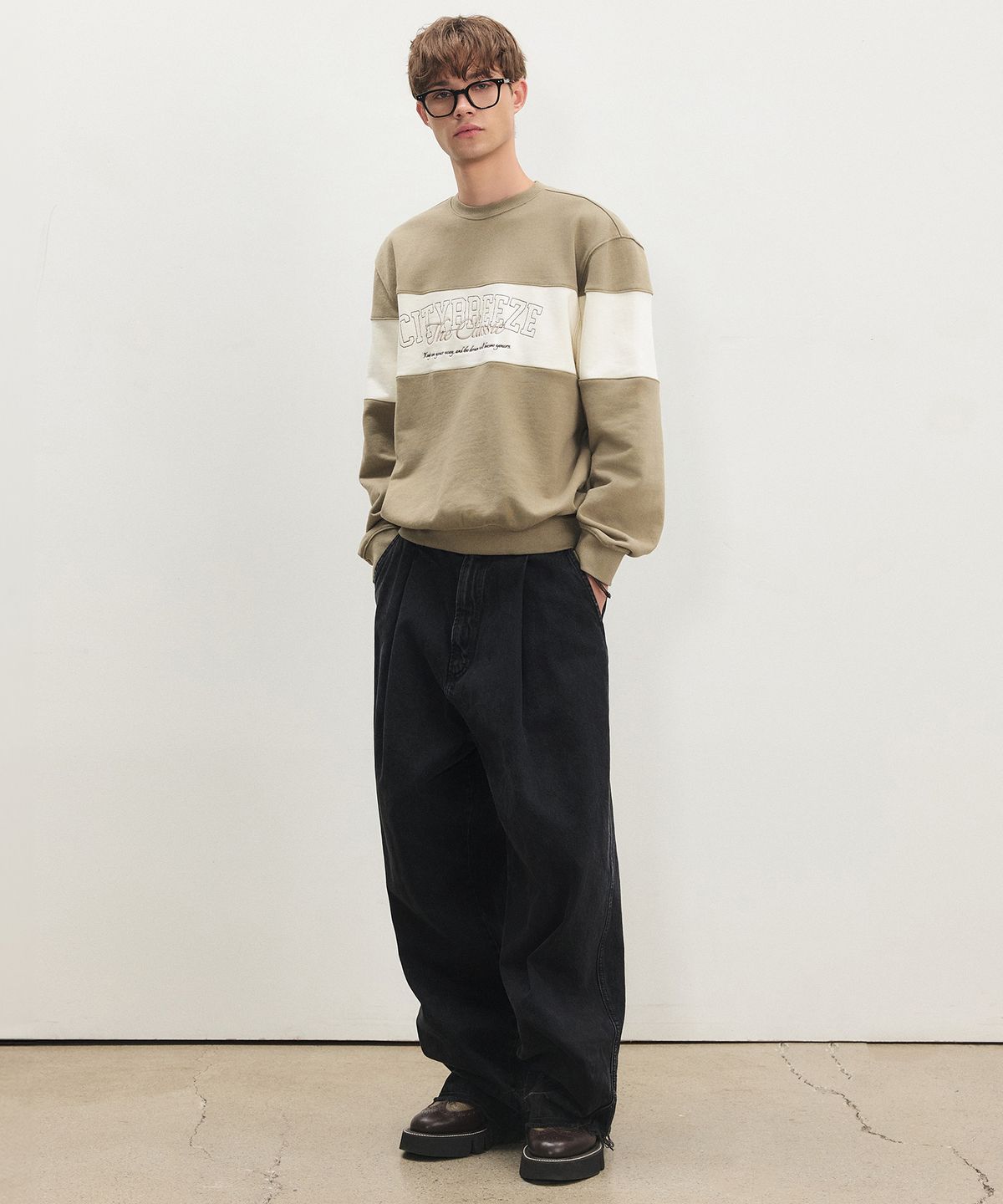시티브리즈(CITYBREEZE) 아치로고 컬러블록 스웨트셔츠_LIGHT KHAKI