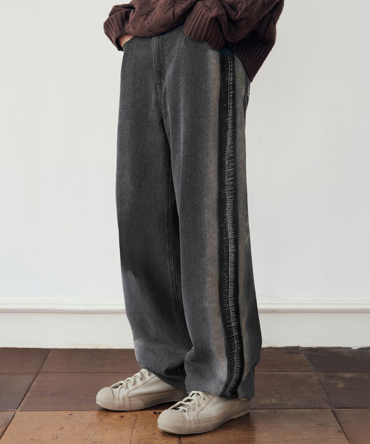 아워데이즈(OURDAYZ) 워시드 라인 데님 팬츠 [WASHED BLACK]