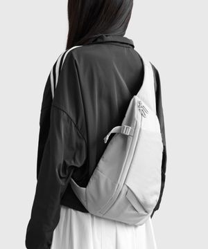 스튜어트 W19 크로스 바디 백 슬링백 클라우드그레이