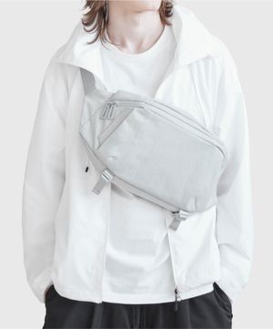 스튜어트 W20 크로스 바디 백 슬링백 클라우드 그레이