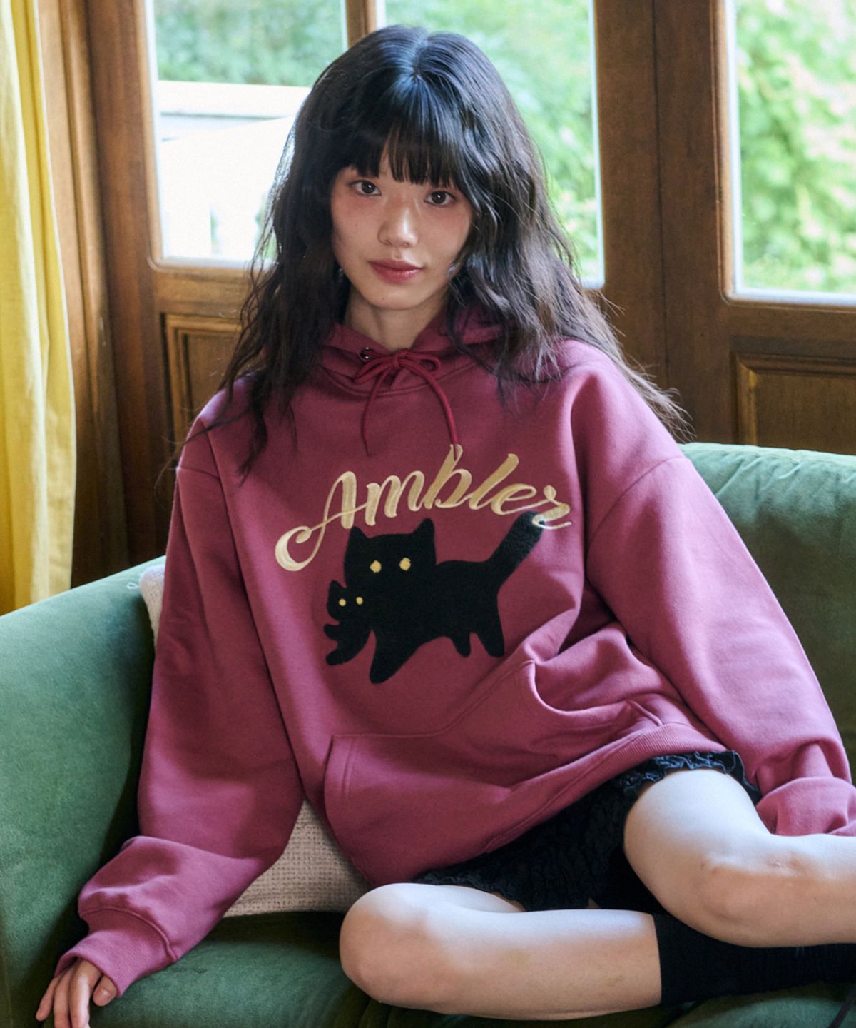 엠블러(AMBLER) Black cat 남여공용 후드 티셔츠 AHP1114 (퍼플)