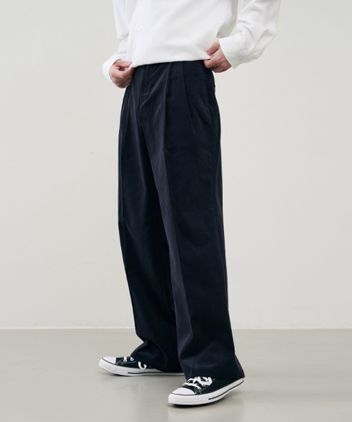 어레이드(ARRAYED) 스트레이트 와이드 투턱 밴딩 코듀로이 팬츠 [NAVY]