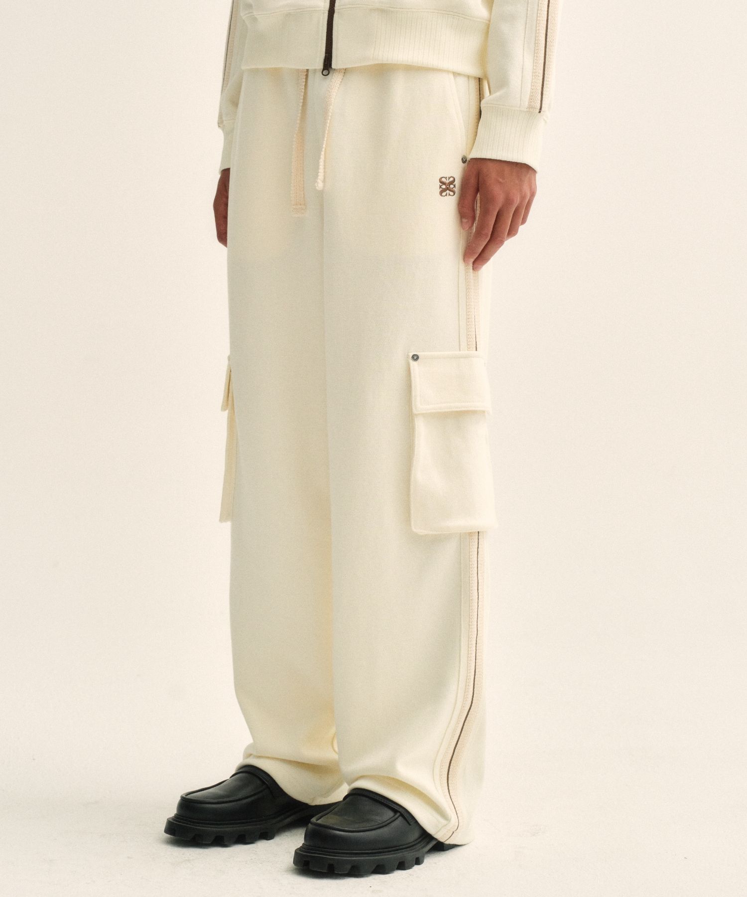 MUSINSA | SATUR Lawton cargo track pants resort cream