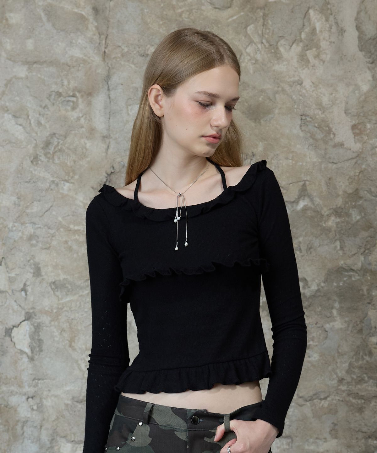 라티젠(LARTIGENT) L13 FRILL HALTER SLEEVE(BLACK)
