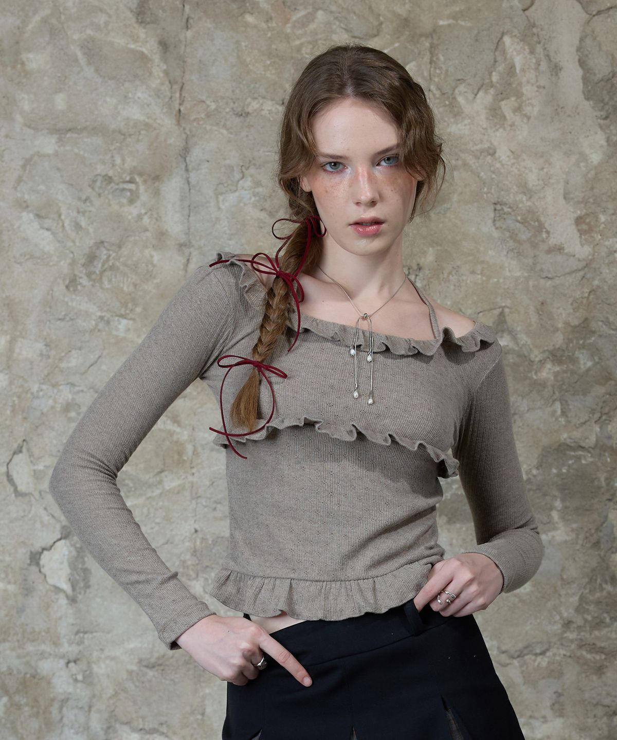 라티젠(LARTIGENT) L13 FRILL HALTER SLEEVE(BROWN)