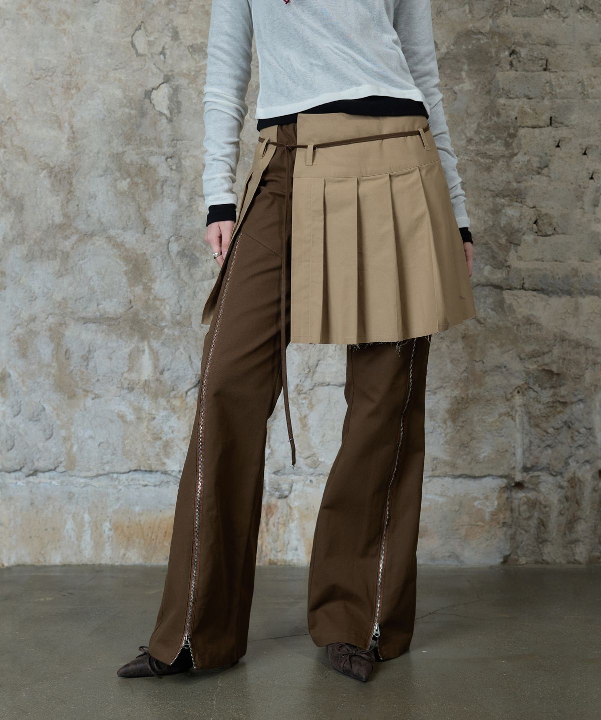 라티젠(LARTIGENT) L13 PLEATS SKIRT PANTS(BROWN)
