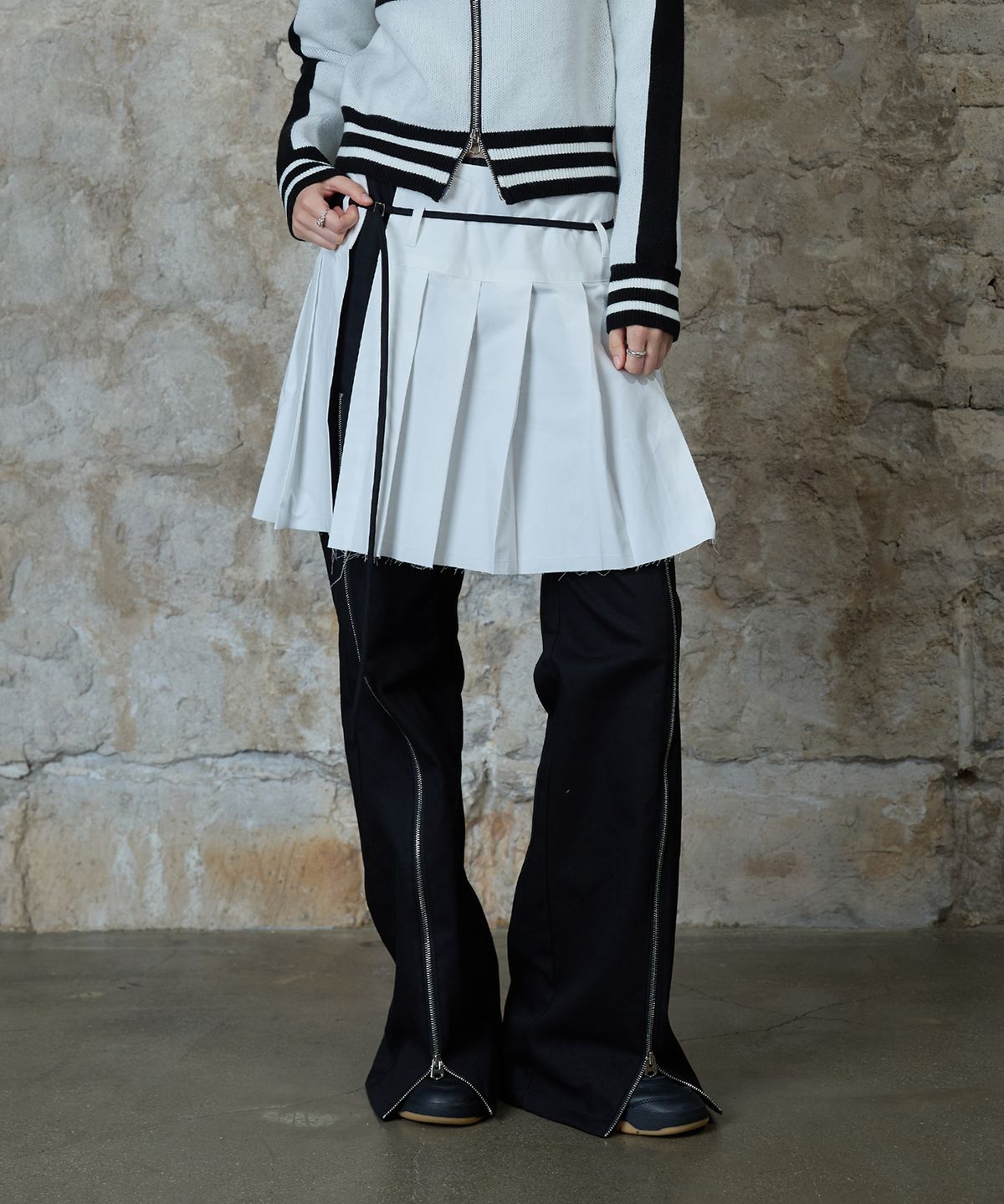 라티젠(LARTIGENT) L13 PLEATS SKIRT PANTS(BLACK)