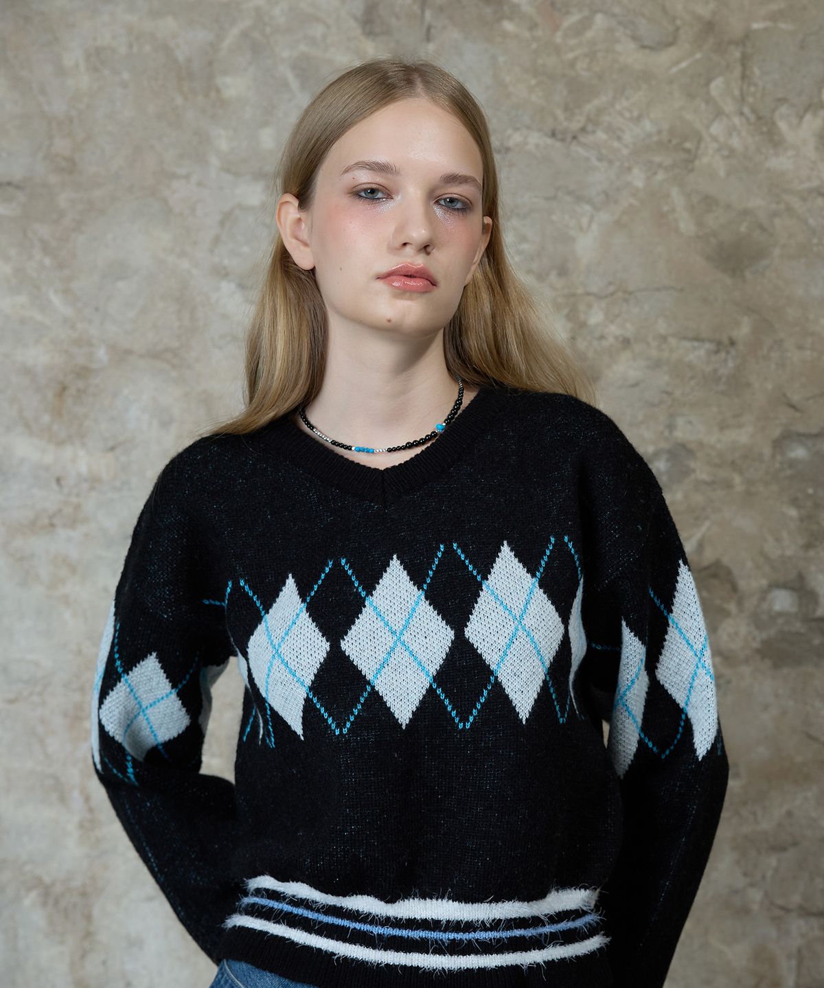 라티젠(LARTIGENT) L13 ARGYLE V-NECK KNIT(BLACK)