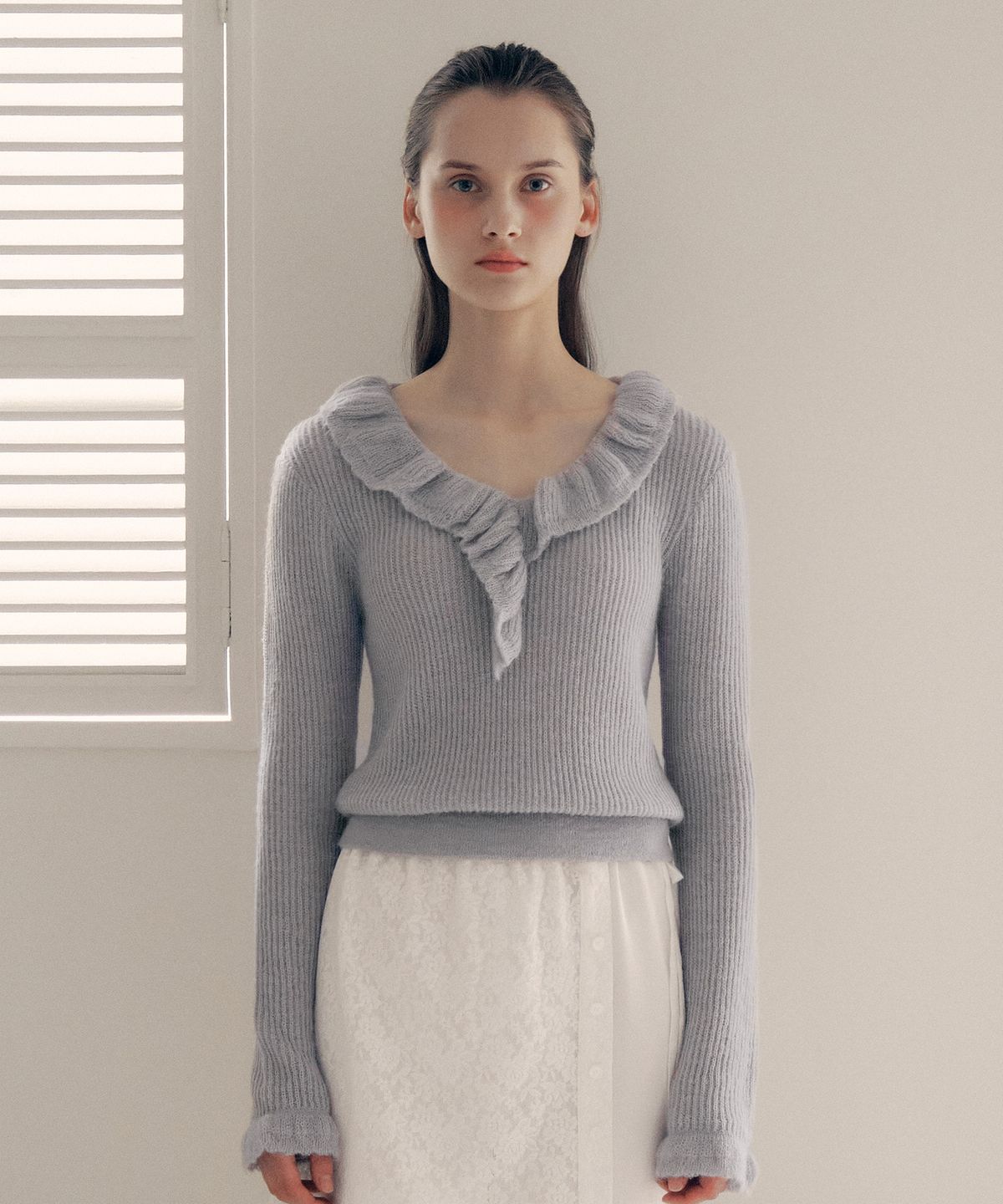 로라로라(ROLAROLA) FRILL COLLAR KNIT GRAY