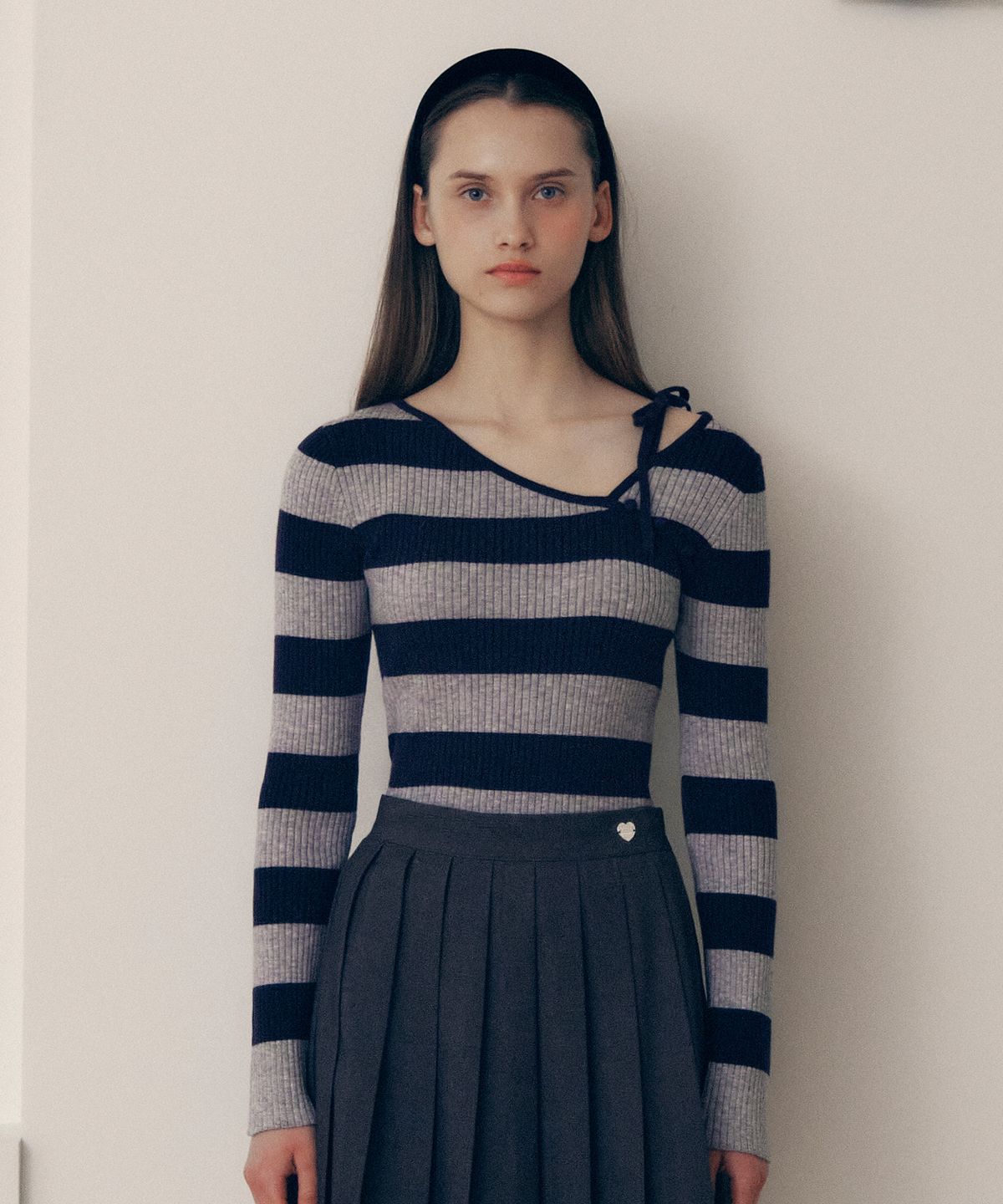 로라로라(ROLAROLA) CUT OUT RIBBON BOARDER KNIT NAVY