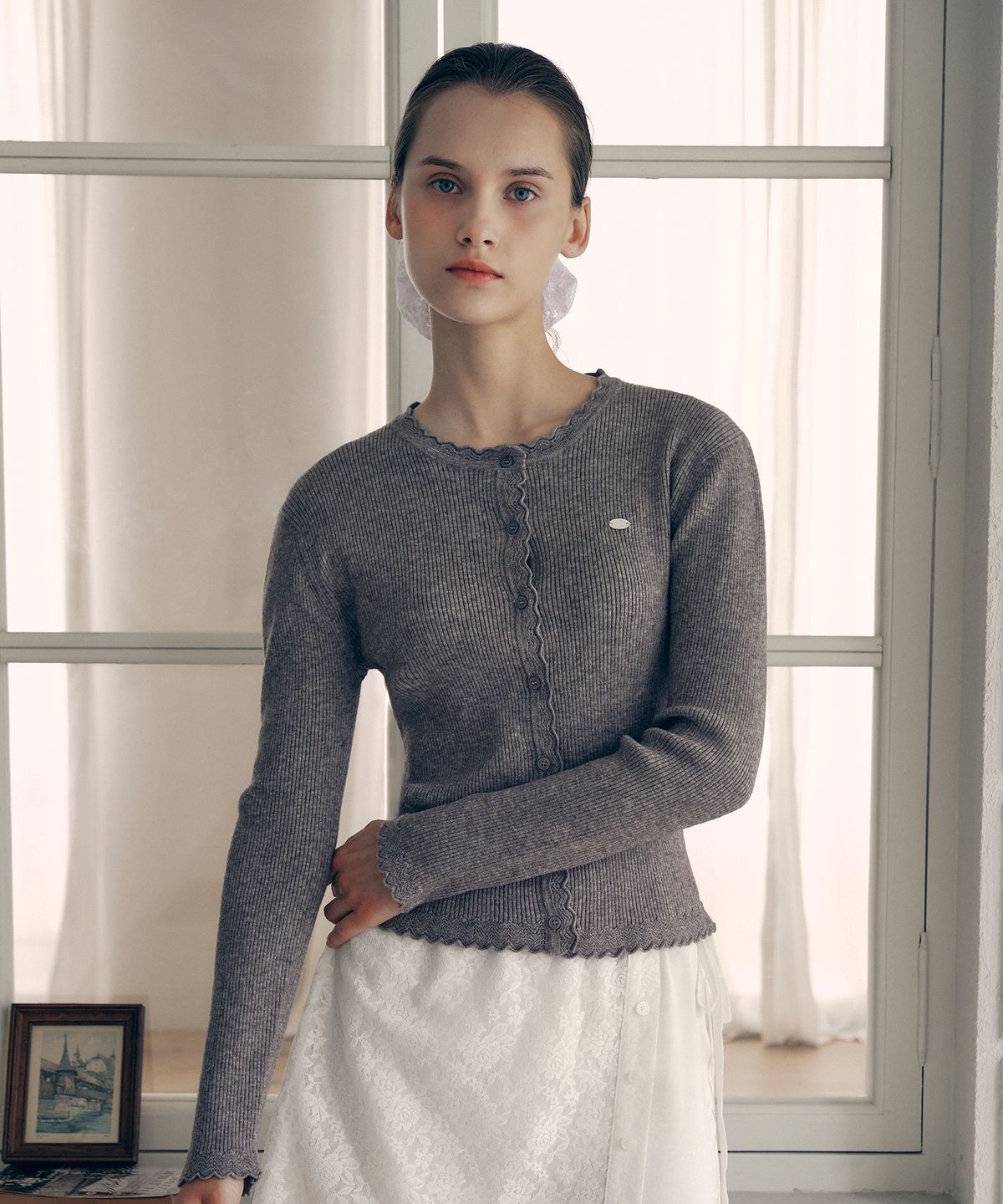 로라로라(ROLAROLA) SCALLOP LACE POINT CARDIGAN GRAY