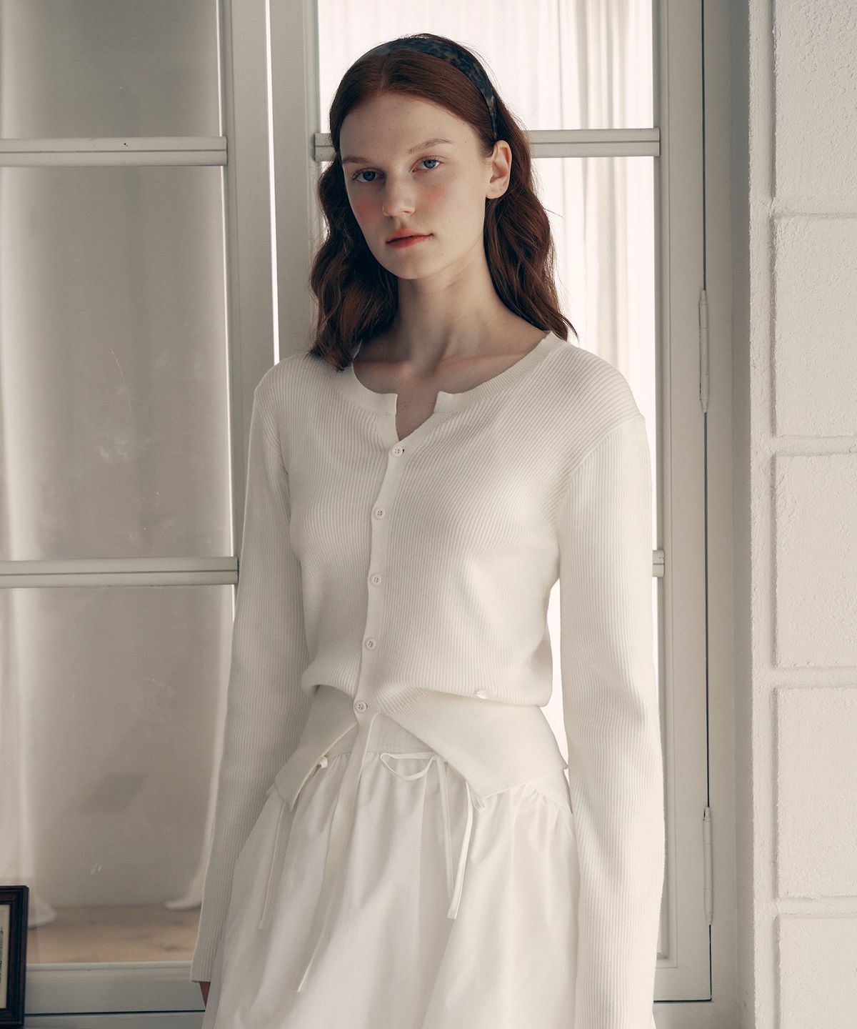 로라로라(ROLAROLA) CUT OUT RIBBED CARDIGAN IVORY