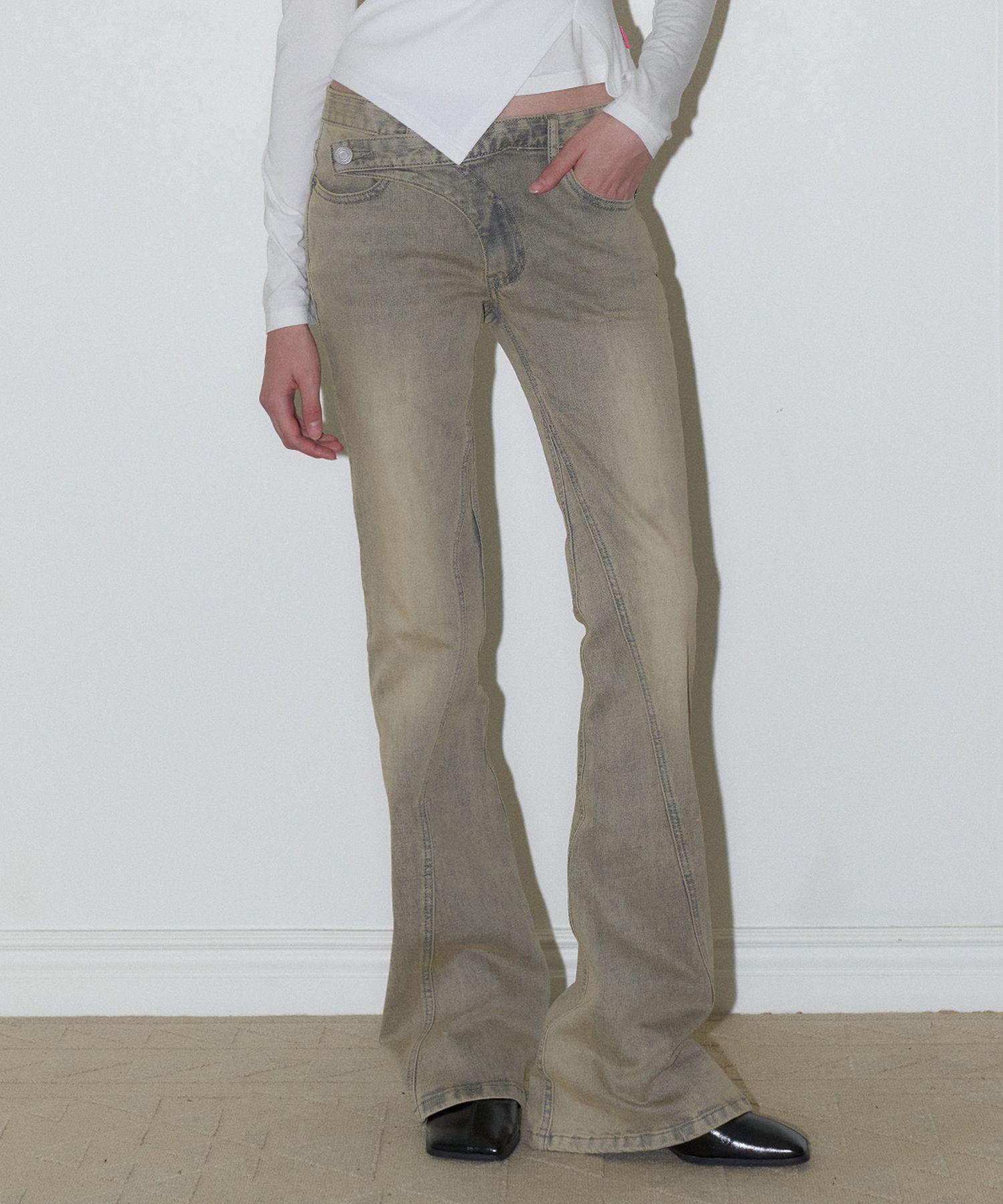【ORDINARY HOLIDAY】Low-rise denim bootcut pants / 追跡付 MUSINSA公式 | ORDINARY HOLIDAY Low-rise denim bootcut pants