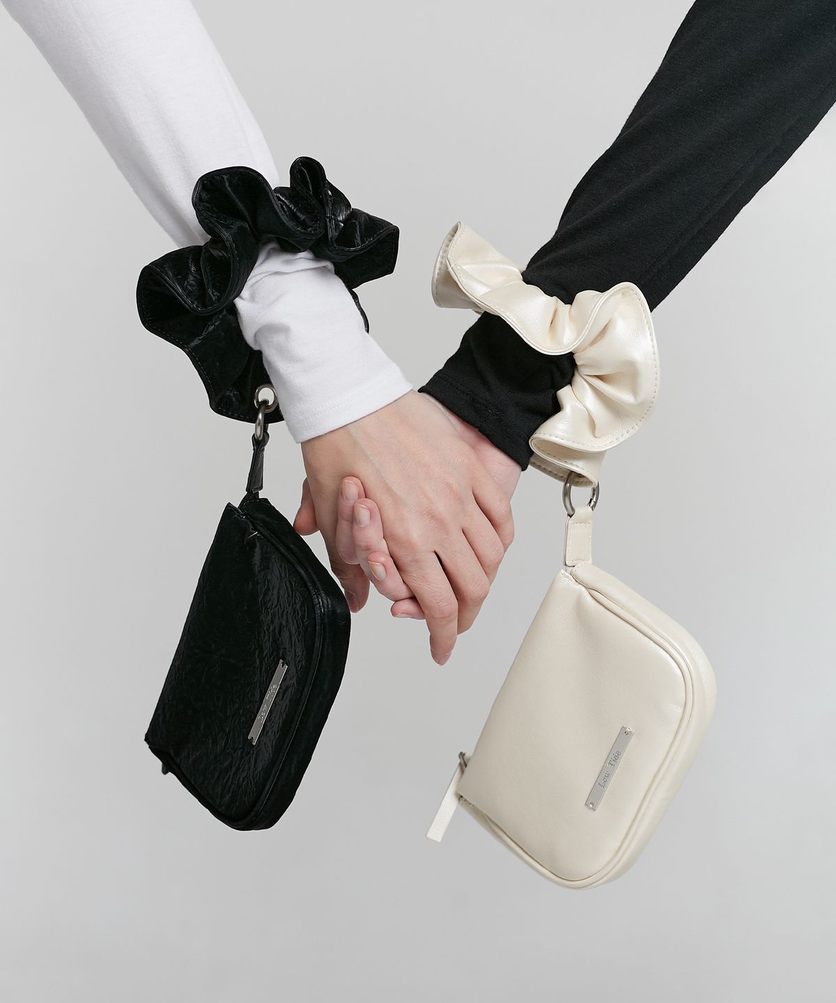 로우타이드(LOW TIDE) SCRUNCHIE MINI BAG [IVORY]