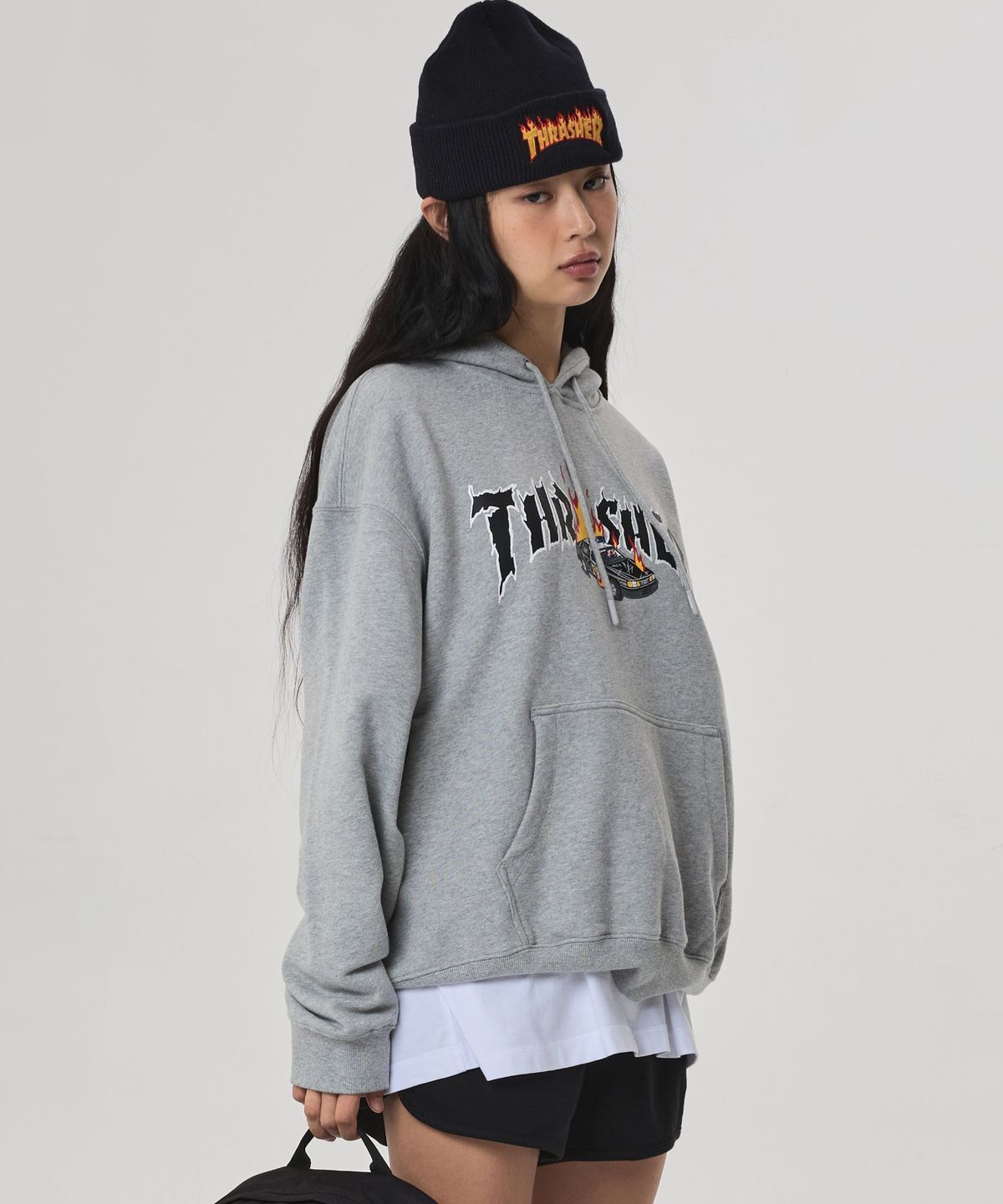 트레셔(THRASHER) 버닝카 그래픽 후디 그레이