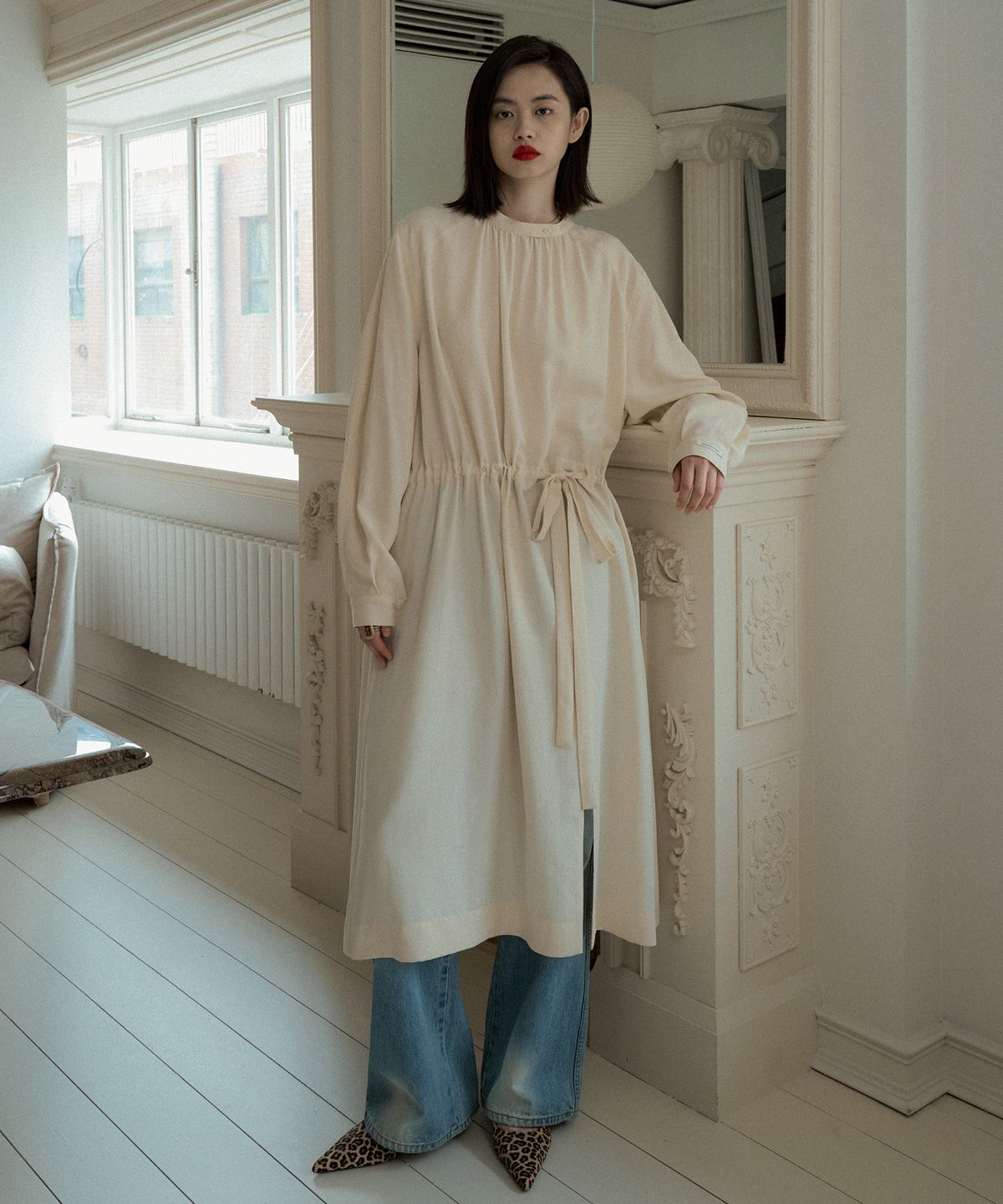오버듀플레어(OVERDUEFLAIR) HALF NECK SHIRRING DRESS_CREAM