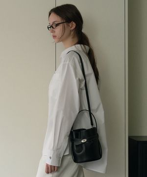 클래식 벨트 버킷백 미니 블랙