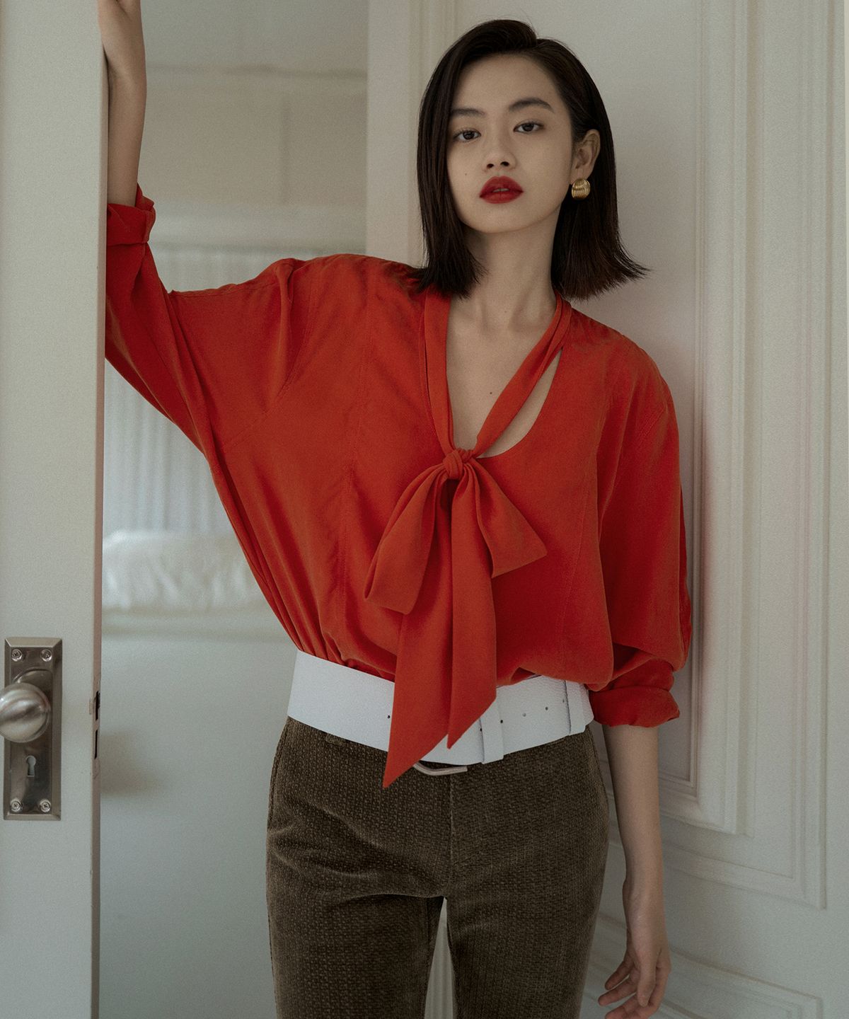 오버듀플레어(OVERDUEFLAIR) U NECK LONG TIE BLOUSE_VINTAGE RED