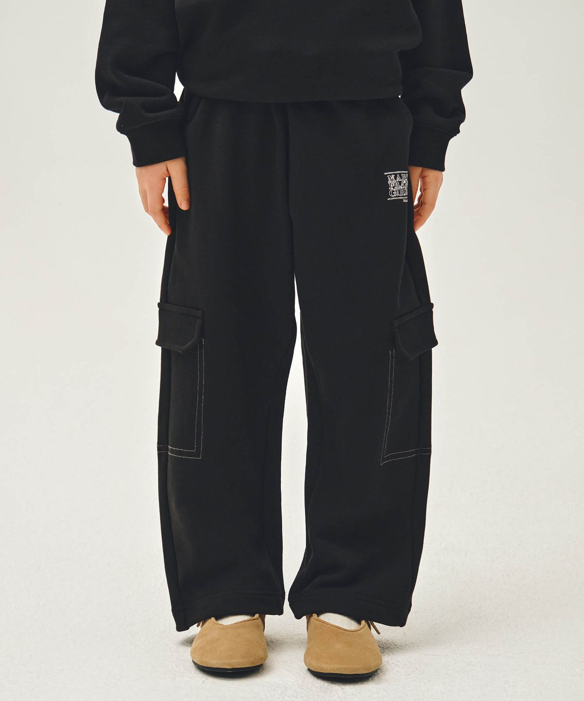 마리떼 키즈(MARITHÉ KIDS) KIDS DOODLE CLASSIC LOGO CARGO SWEAT PANTS black