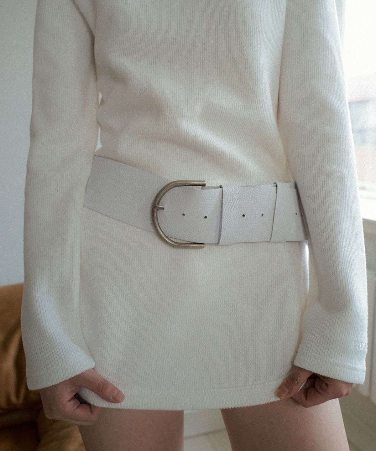오버듀플레어(OVERDUEFLAIR) COW LEATHER WIDE BELT_WHITE