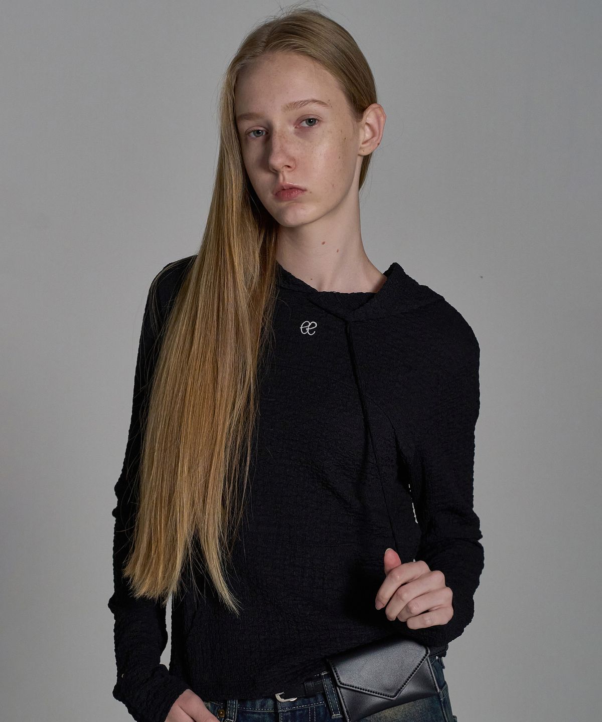 엘리오티(ELLIOTI) Wrinkle Hoodie_Black