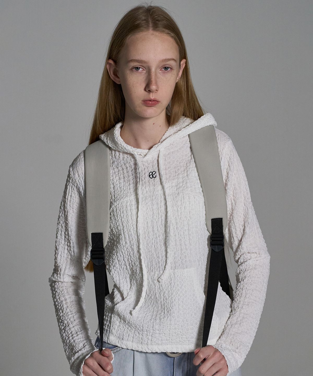 엘리오티(ELLIOTI) Wrinkle Hoodie_White